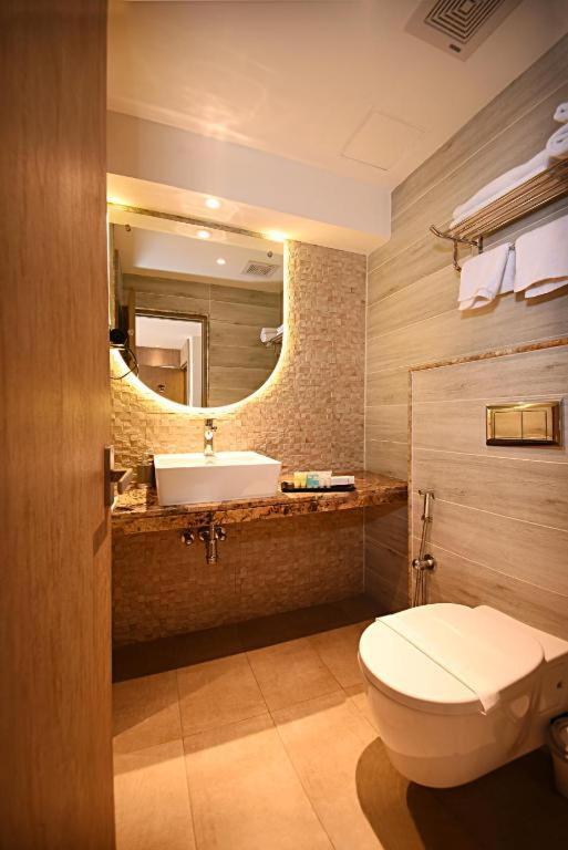 Hotel Tulip Near Delhi Airport Ню Делхи Екстериор снимка