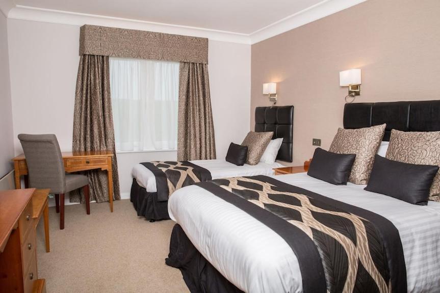 Hotel Tulip Near Delhi Airport Ню Делхи Екстериор снимка