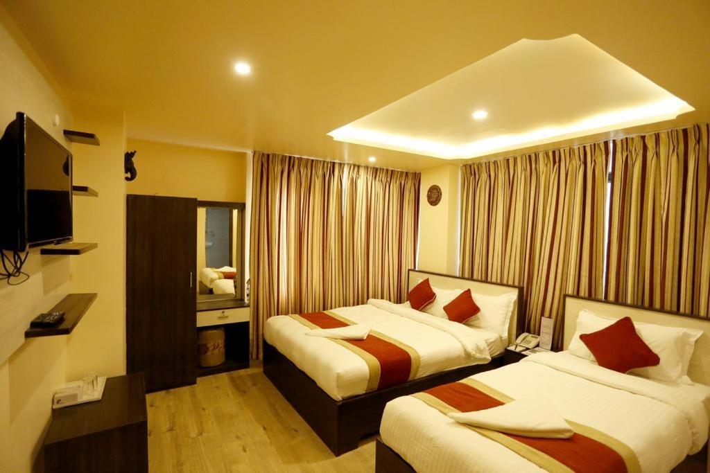 Hotel Tulip Near Delhi Airport Ню Делхи Екстериор снимка